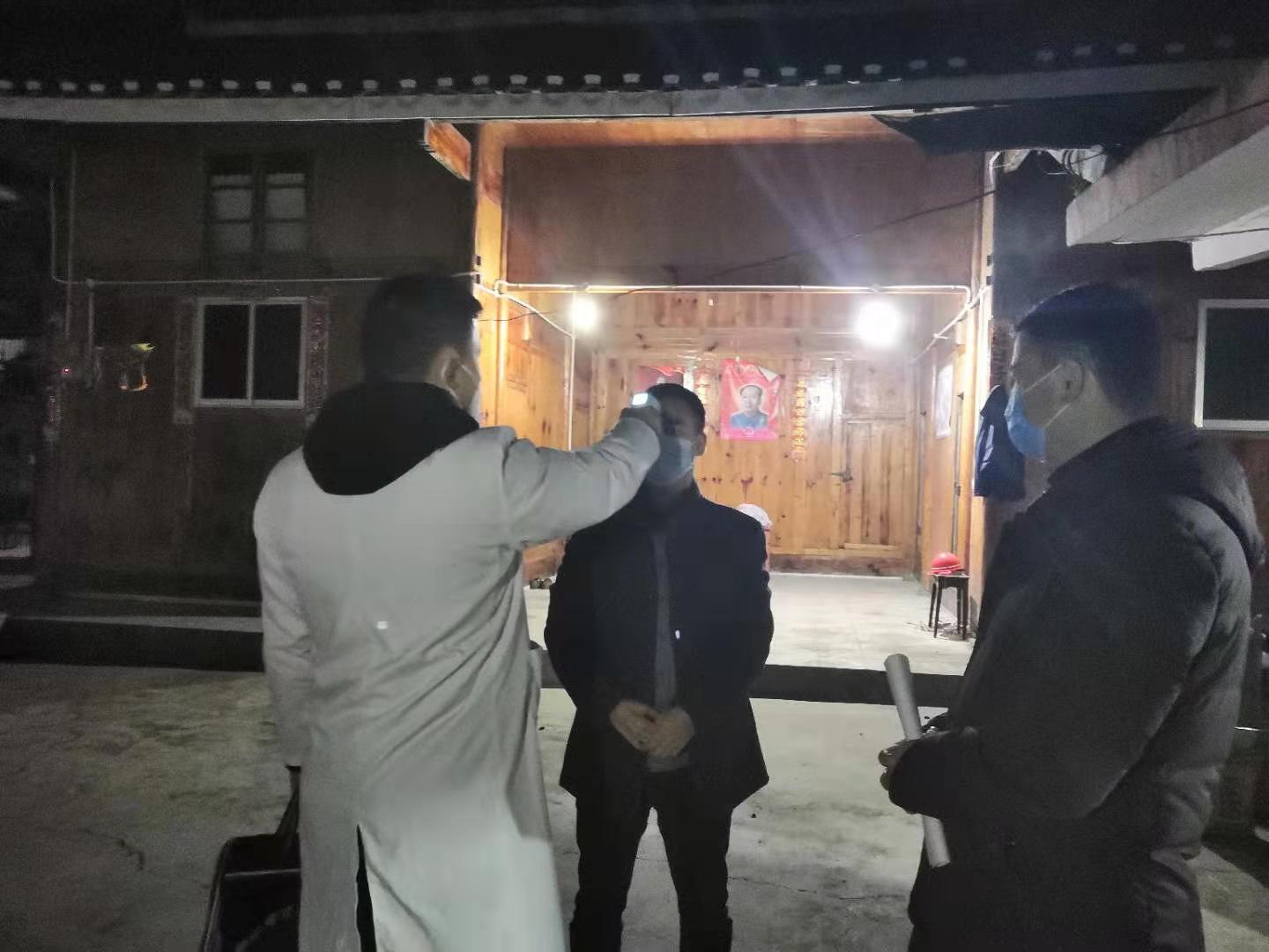 铜仁纪检监察干部应对疫情防控在行动