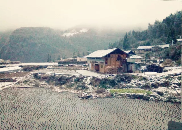 松桃2018年第一场雪，下得那么认真~只想为你一直奔走到白首.....