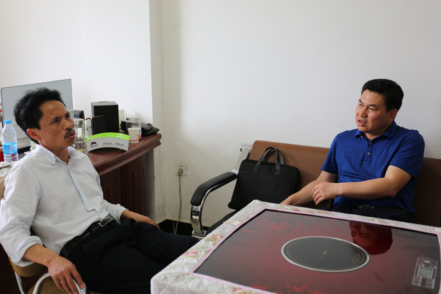 胡定钦暗访盘信镇移民搬迁和精准扶贫工作