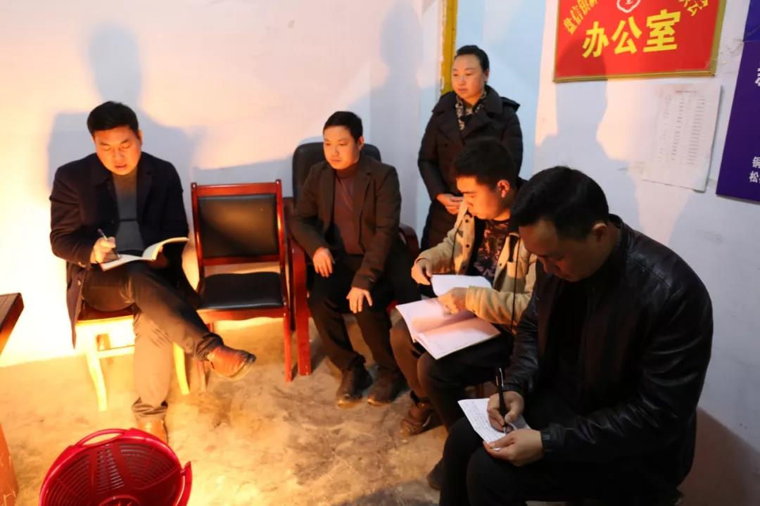 聚焦脱贫攻坚胡定钦深入盘信镇暗访脱贫攻坚工作