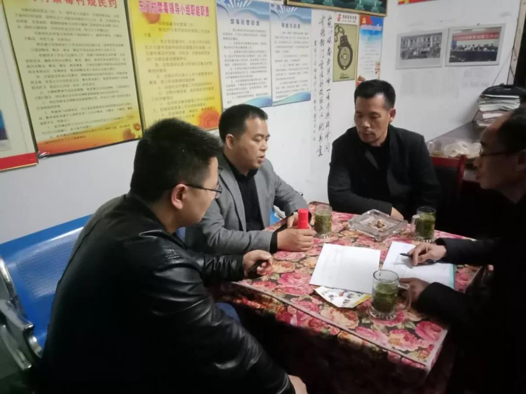 聚焦脱贫攻坚夜访