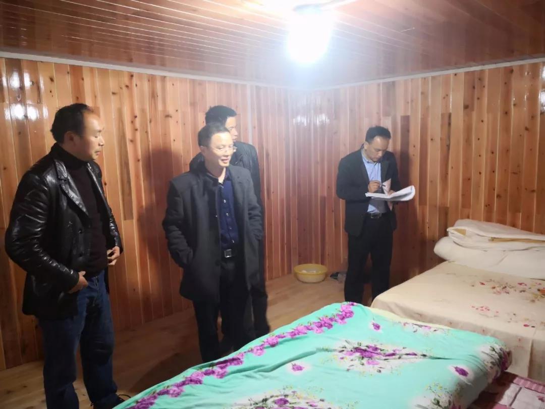 聚焦脱贫攻坚松桃27名驻村“问题干部”挨通报