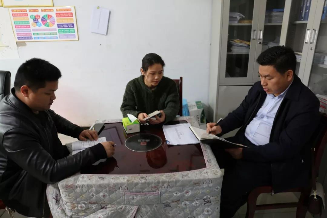 聚焦脱贫攻坚胡定钦到盘信镇督查脱贫攻坚及扫黑除恶专项斗争工作