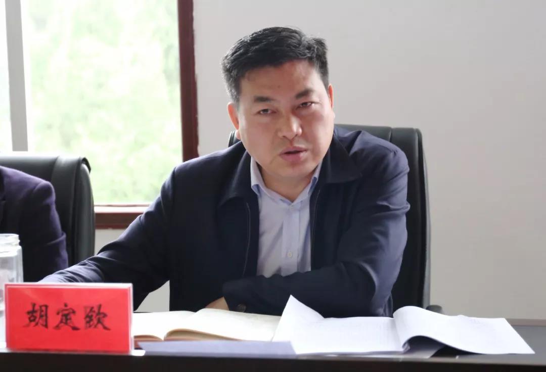 县纪委监委召开中心组学习会