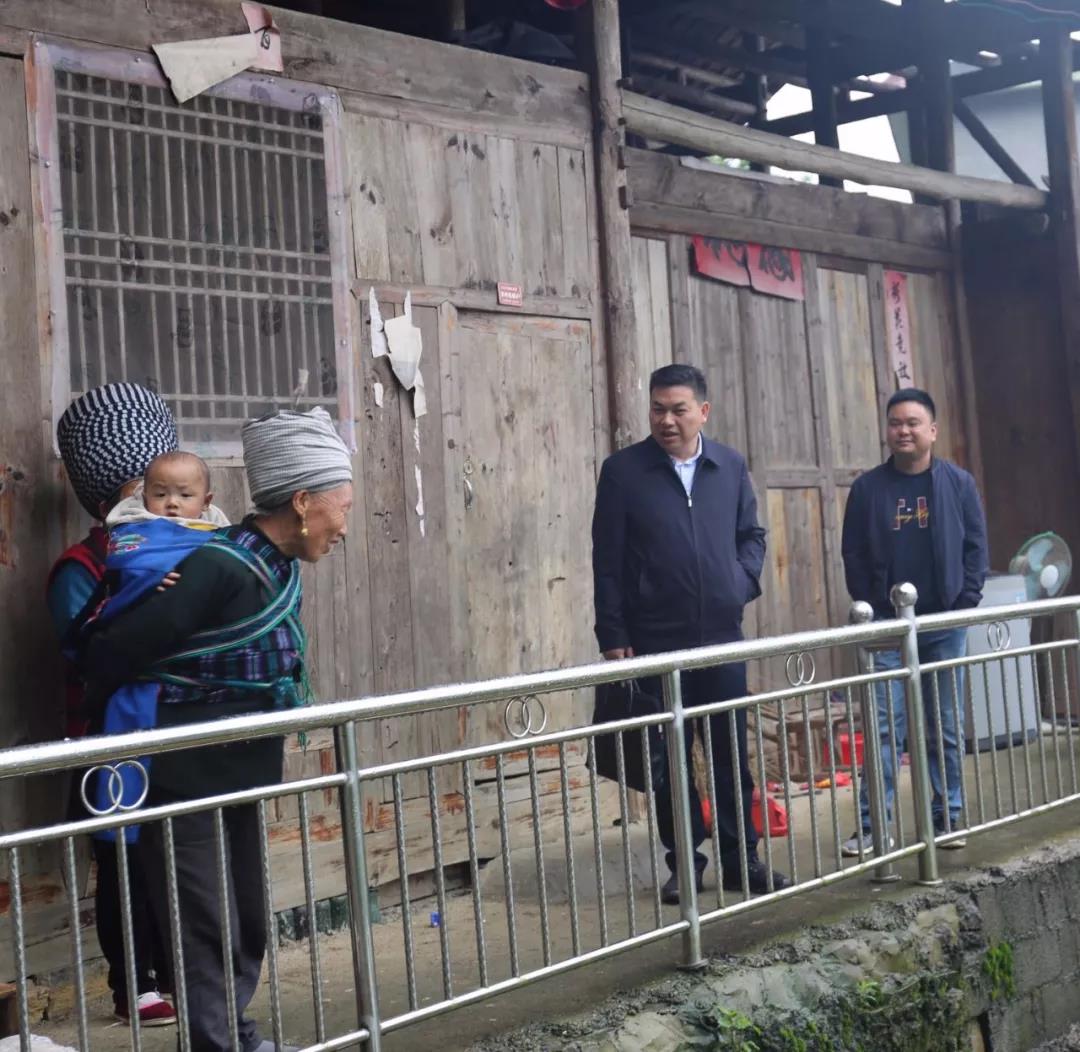 聚焦脱贫攻坚胡定钦到盘信镇长兴堡镇督导脱贫攻坚工作