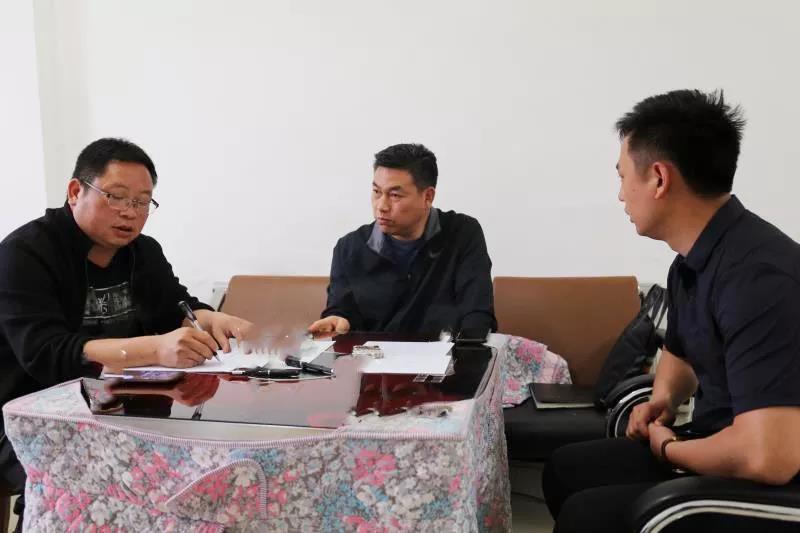 聚焦脱贫攻坚胡定钦到盘信镇督导脱贫攻坚“补短板”工作