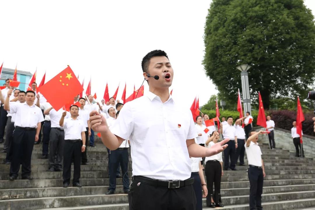 一份最深情的告白丨松桃纪委监委拍摄快闪我和我的祖国