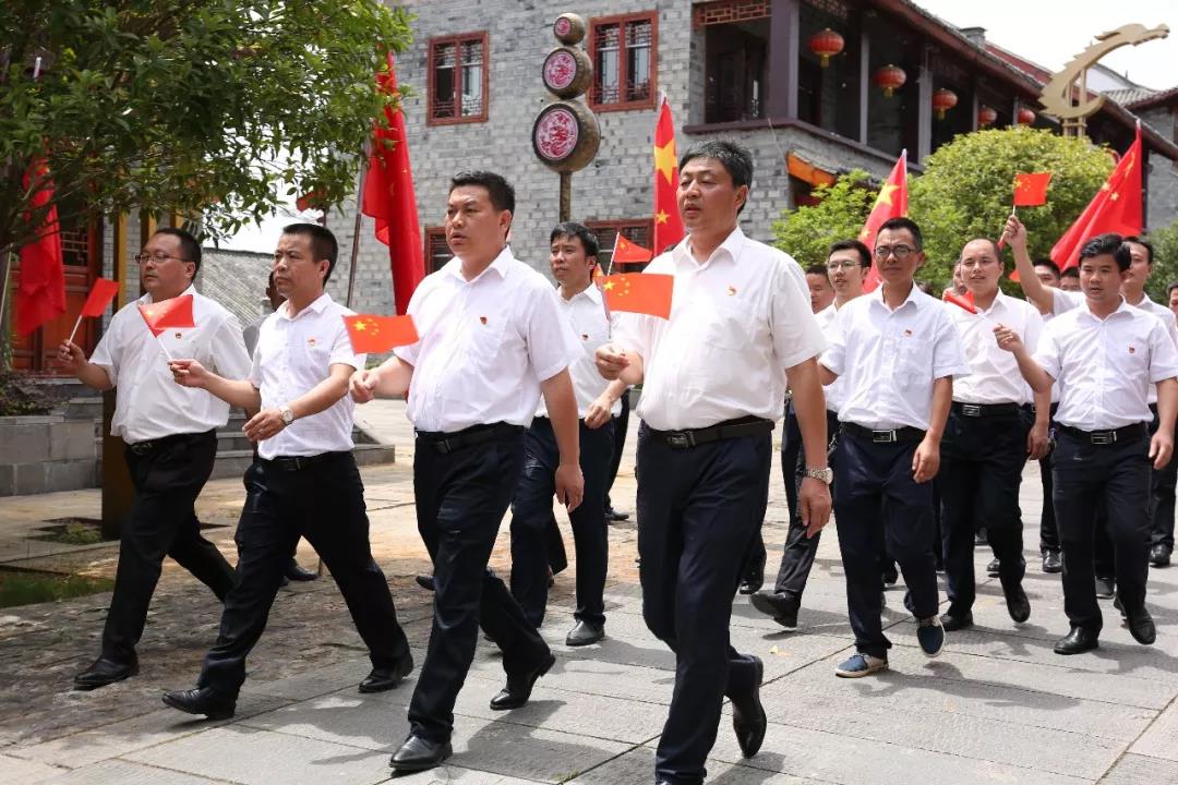 一份最深情的告白丨松桃纪委监委拍摄快闪我和我的祖国