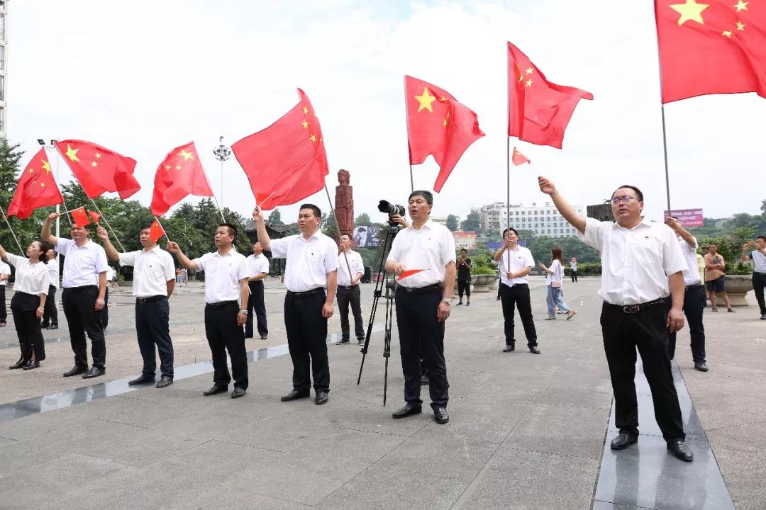 一份最深情的告白丨松桃纪委监委拍摄快闪我和我的祖国
