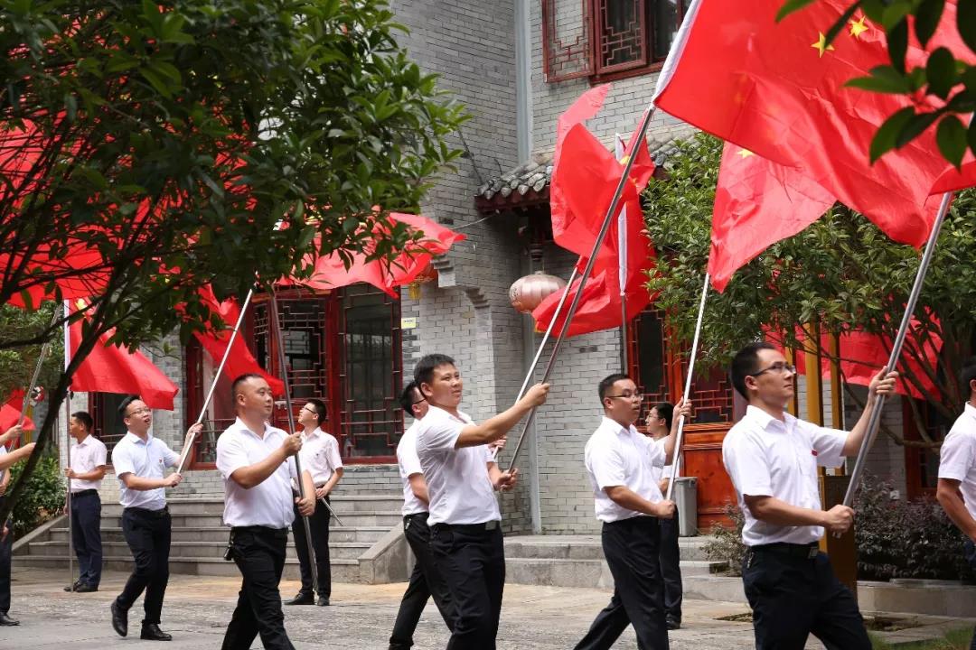 一份最深情的告白丨松桃纪委监委拍摄快闪我和我的祖国