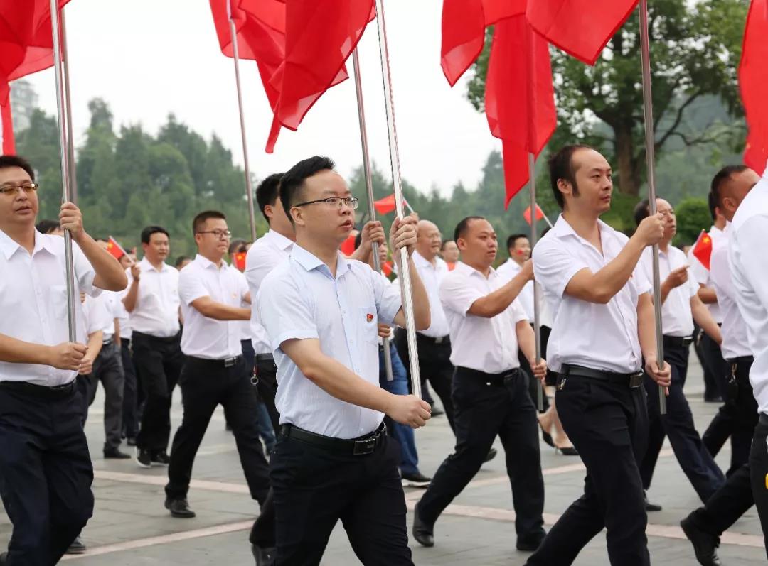 一份最深情的告白丨松桃纪委监委拍摄快闪我和我的祖国