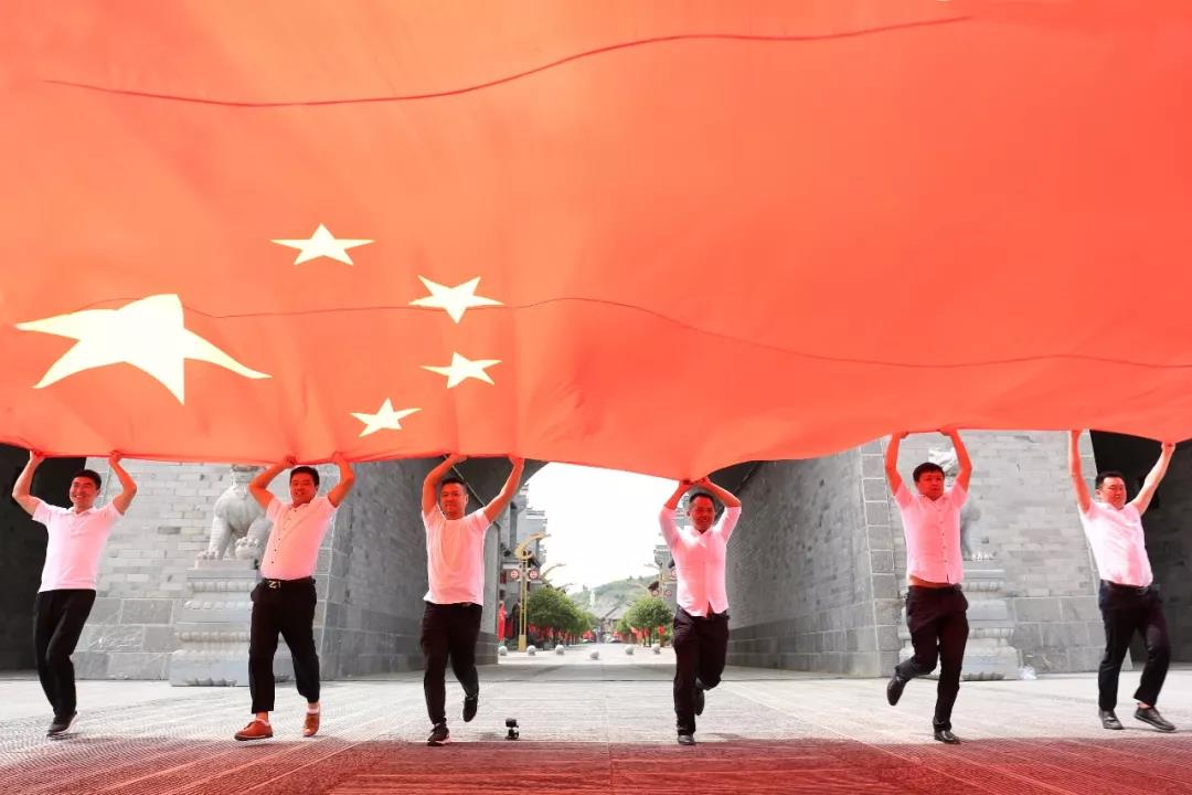 一份最深情的告白丨松桃纪委监委拍摄快闪我和我的祖国
