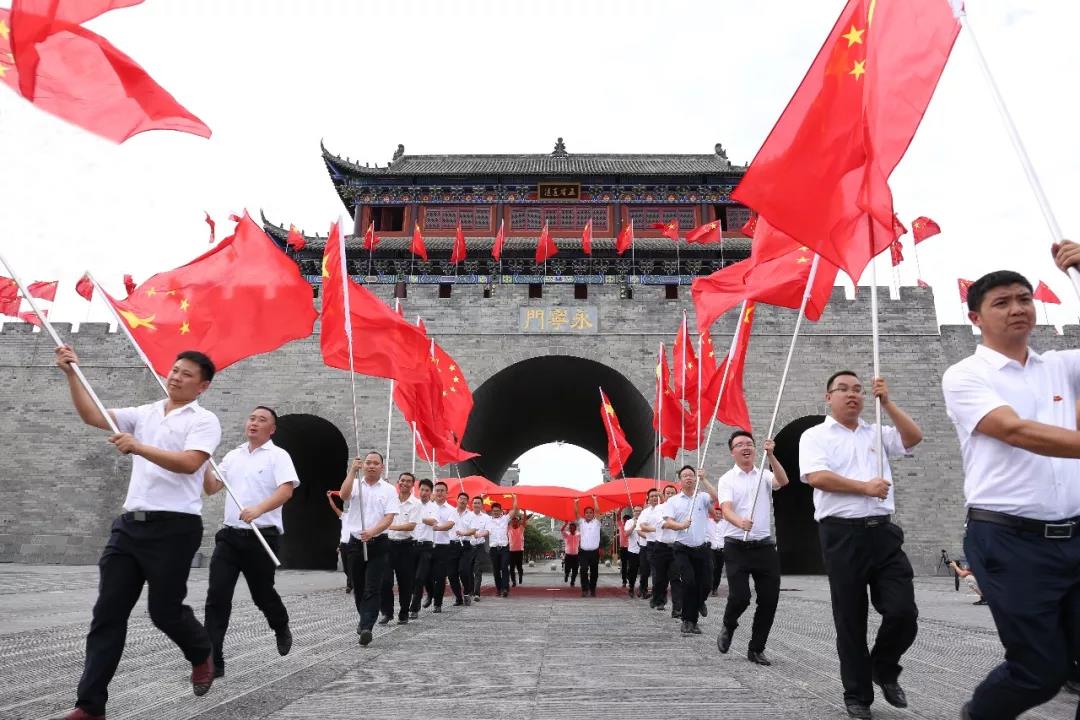 一份最深情的告白丨松桃纪委监委拍摄快闪我和我的祖国