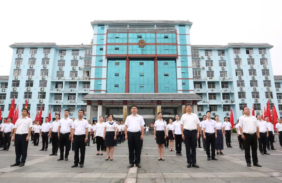 一份最深情的告白丨松桃纪委监委拍摄快闪我和我的祖国