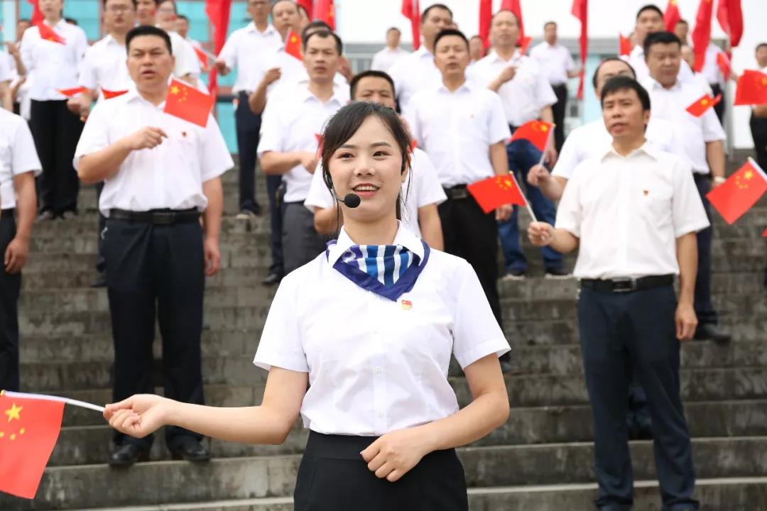 一份最深情的告白丨松桃纪委监委拍摄快闪我和我的祖国