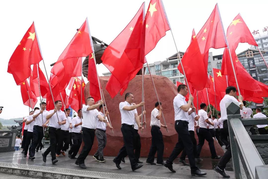 一份最深情的告白丨松桃纪委监委拍摄快闪我和我的祖国
