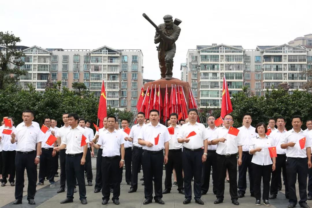 一份最深情的告白丨松桃纪委监委拍摄快闪我和我的祖国