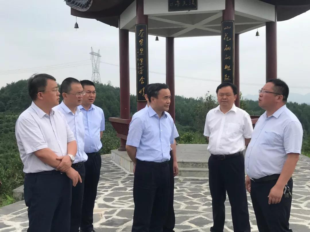 省纪委常务副书记、省监委副主任黄文胜到松桃调研