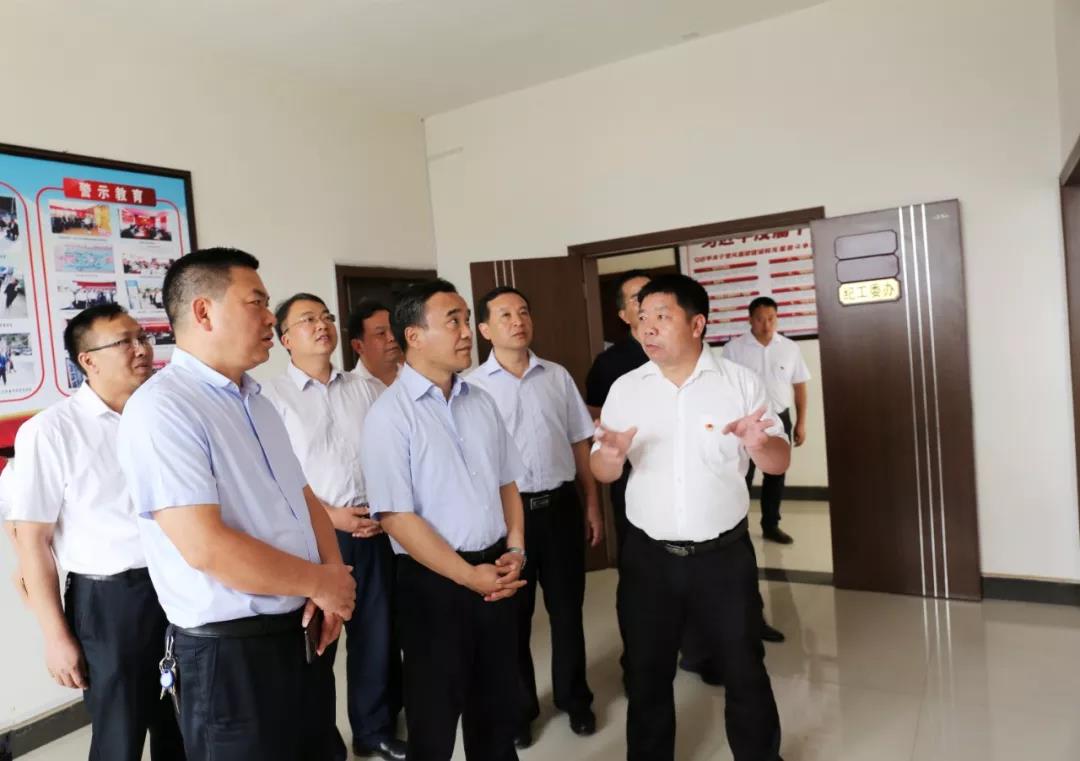 省纪委常务副书记、省监委副主任黄文胜到松桃调研
