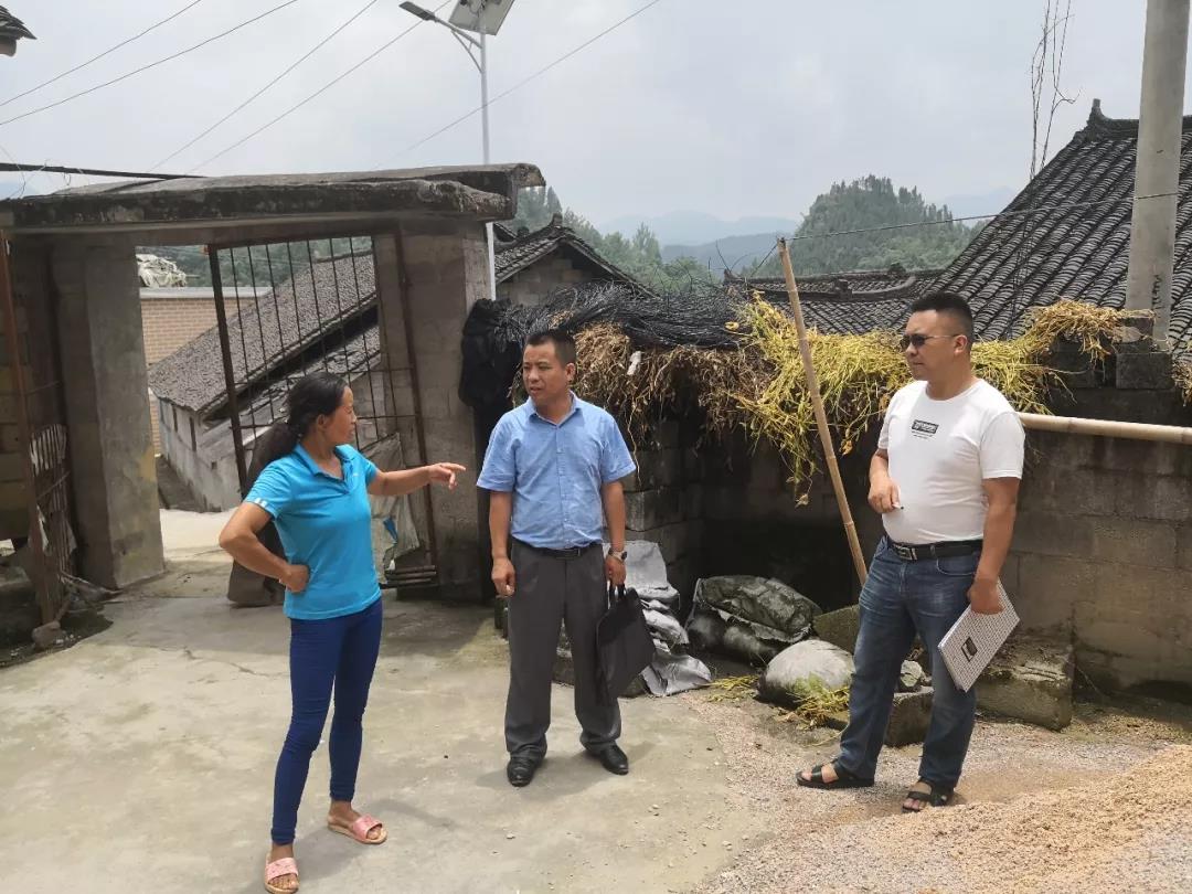 聚焦脱贫攻坚镜头 || 盛夏，松桃纪检人在忙啥呢？