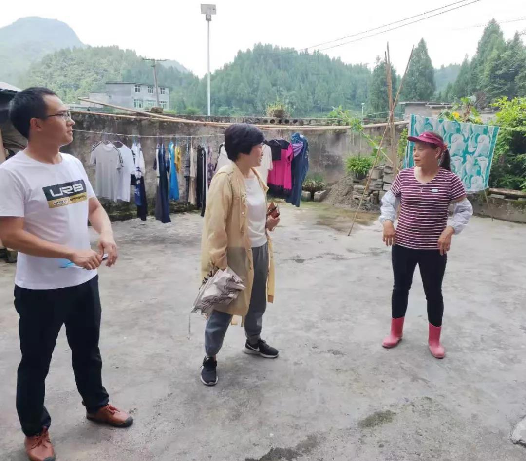 聚焦脱贫攻坚镜头 || 盛夏，松桃纪检人在忙啥呢？