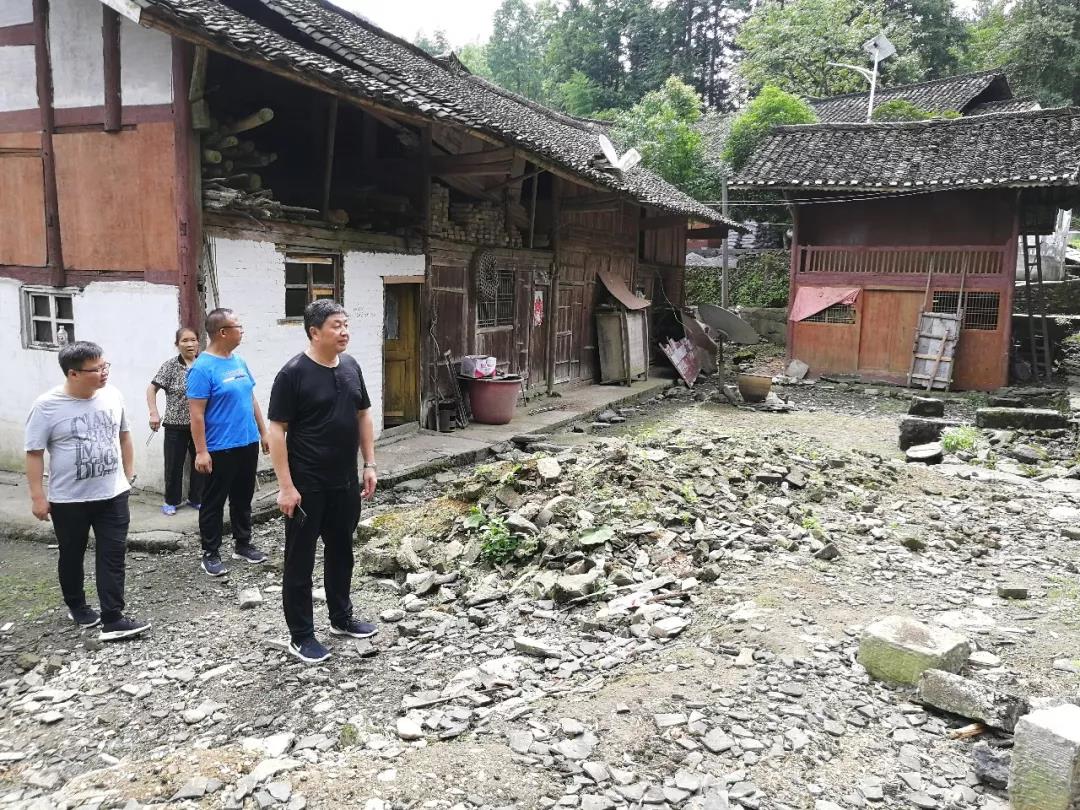 聚焦脱贫攻坚镜头 || 盛夏，松桃纪检人在忙啥呢？