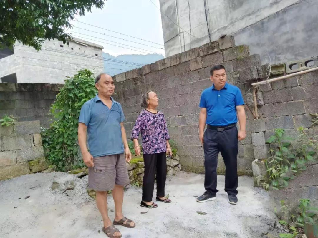 聚焦脱贫攻坚镜头 || 盛夏，松桃纪检人在忙啥呢？