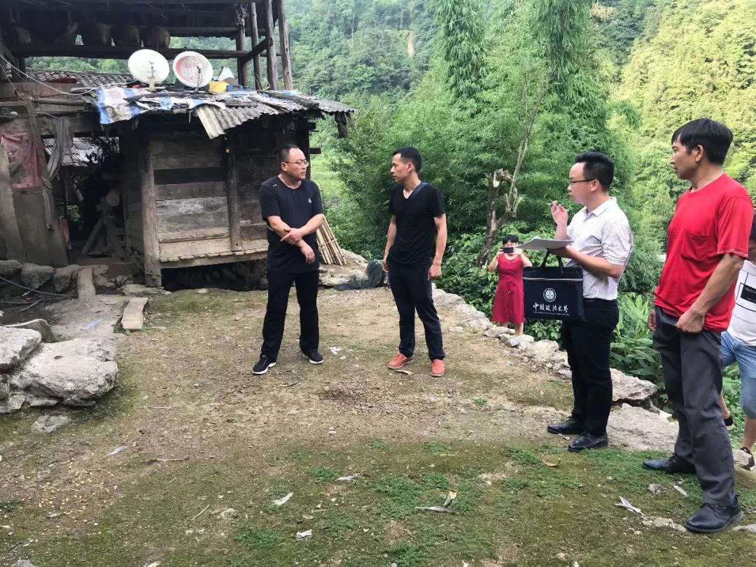 聚焦脱贫攻坚镜头 || 盛夏，松桃纪检人在忙啥呢？