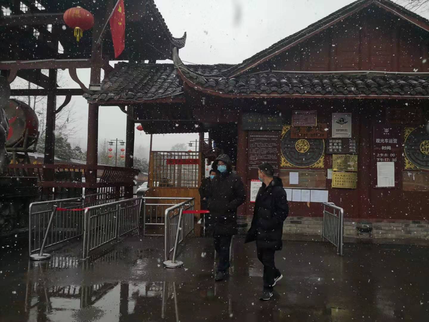 防控疫情一线开展督查，松桃纪检监察干部在行动