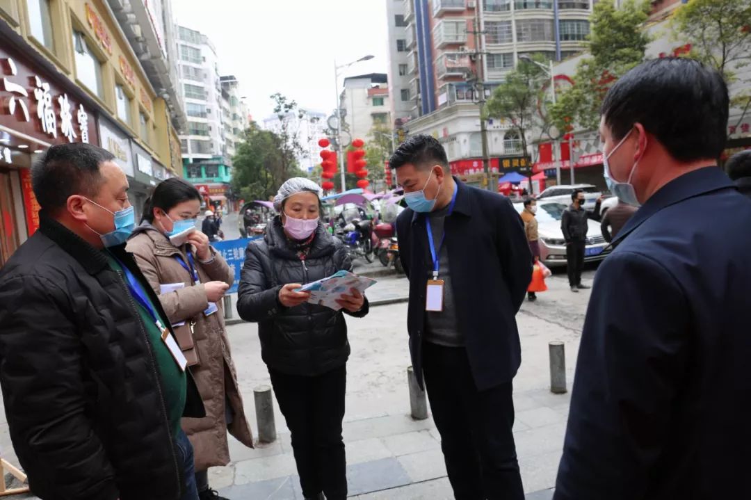 聚焦疫情防控胡定钦到蓼皋街道小区卡点督导疫情防控工作