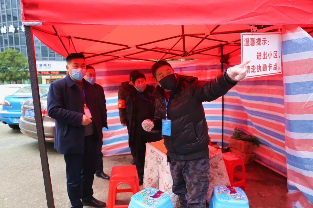 聚焦疫情防控胡定钦到蓼皋街道小区卡点督导疫情防控工作