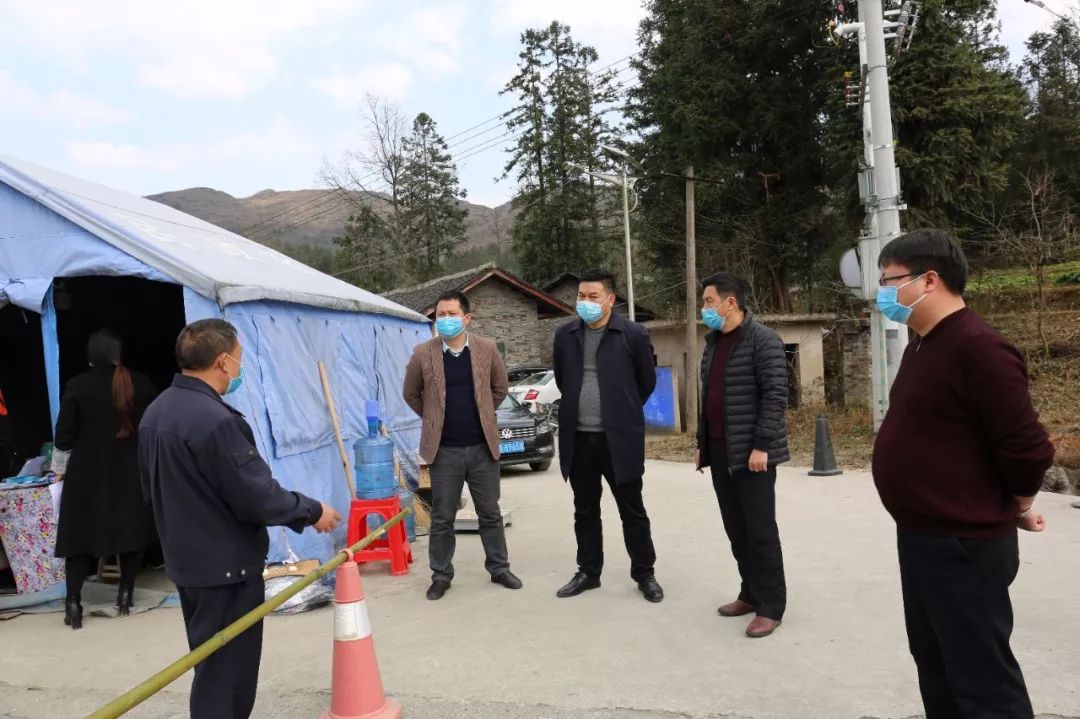 胡定钦到乌罗冷水溪督导疫情防控工作