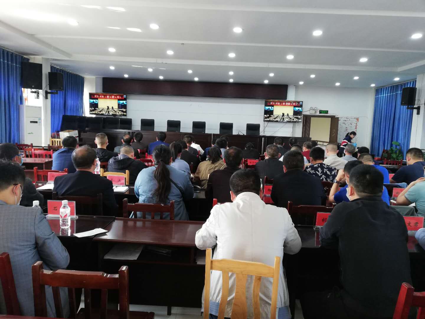 松桃组织收看收听杨荣同志先进事迹报告会