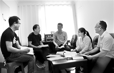 中国纪检监察报刊登省委常委、省纪委书记、省监委主任夏红民署民文章做敢于斗争善于斗争的战士