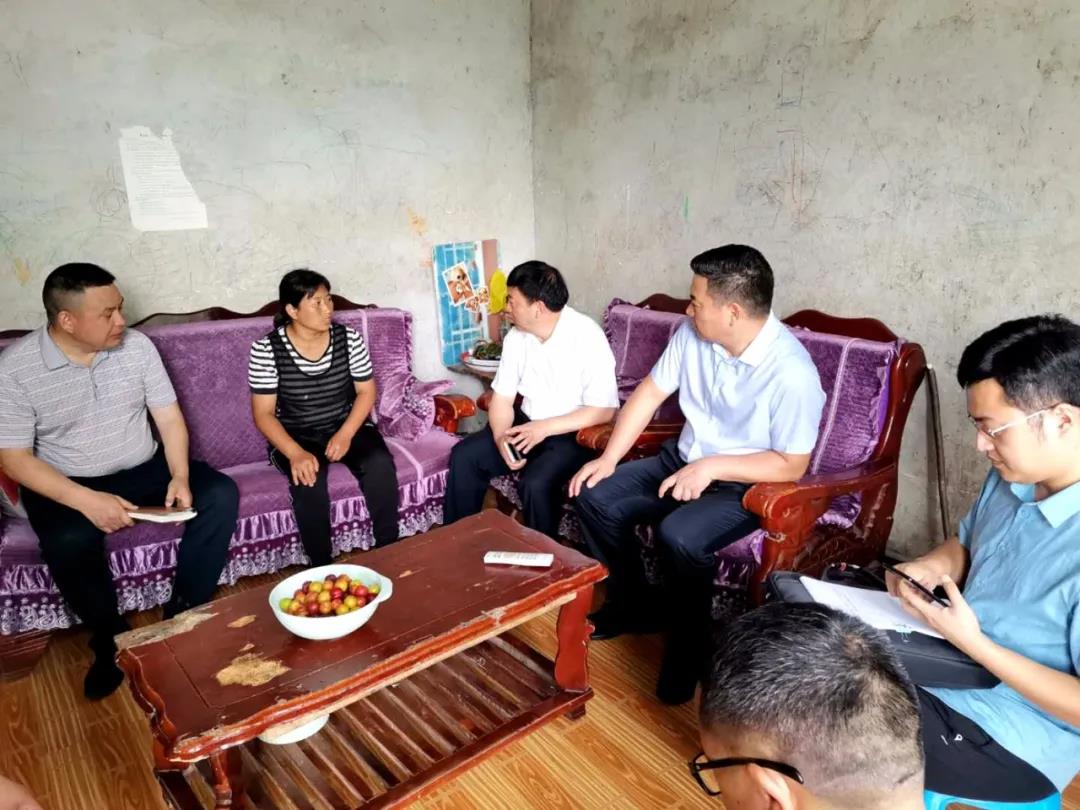 黄道成到松桃调研“杨荣式”好干部走访活动