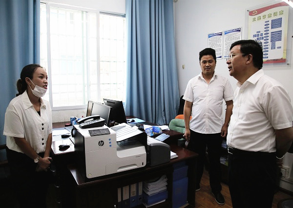 夏红民到紫云县调研时强调  紧盯问题整改强化监督检查  全力保障按时高质量打赢脱贫攻坚战