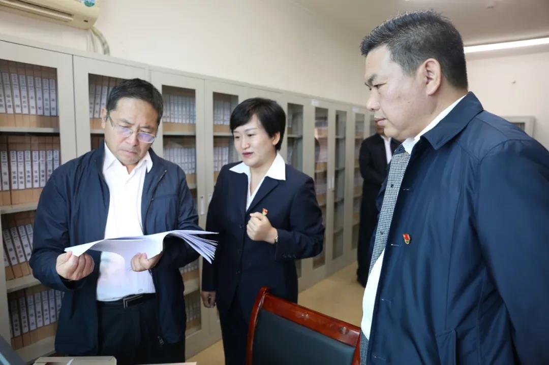 钟汰甬到松桃调研