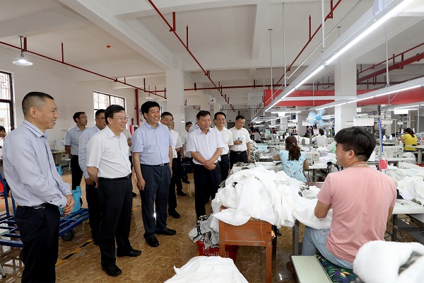 夏红民在安顺和六盘水调研时强调一体推进不敢腐不能腐不想腐 为决战决胜脱贫攻坚提供坚强保障