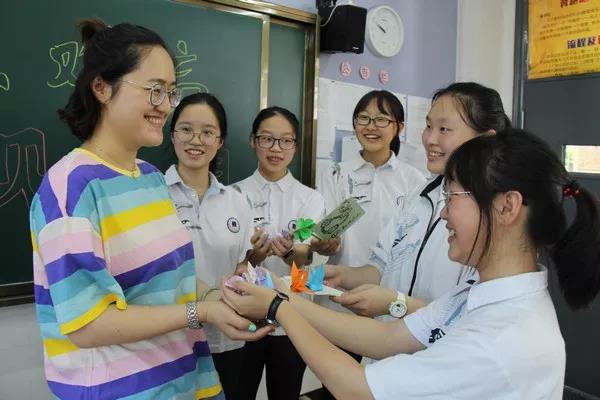 不请违规升学宴 | 镜头