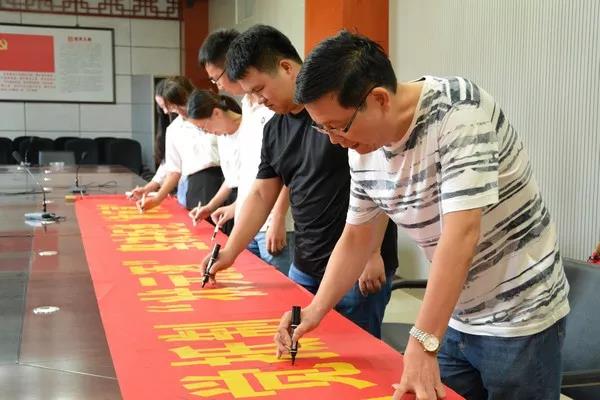 不请违规升学宴 | 镜头