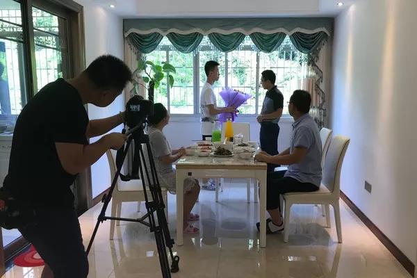 不请违规升学宴 | 镜头