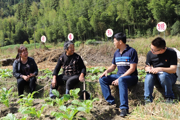 时刻把群众放在心坎上  ——纪检监察干部讲述主题教育收获