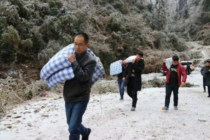 纪检人的天空--藏在云落松江的白云边
