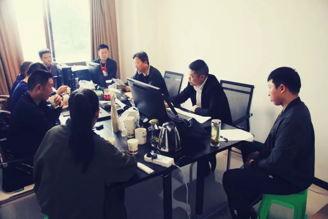 五一劳动节，咱松桃纪检人，蛮拼滴~！来，感受一波最美的“劳动style”。