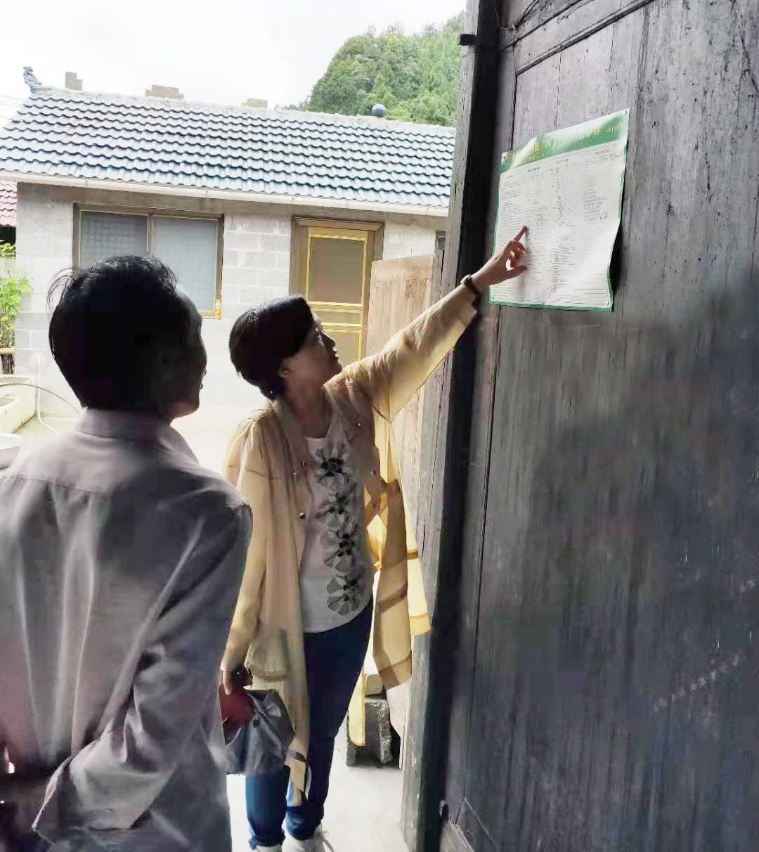 镜头 || 松桃纪委监委开展脱贫攻坚专项监督检查