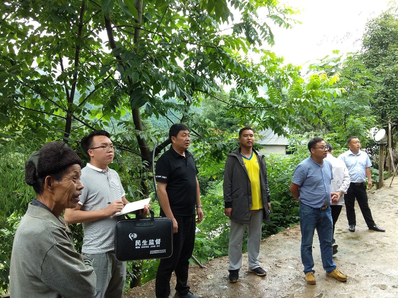 镜头 || 松桃纪委监委开展脱贫攻坚专项监督检查