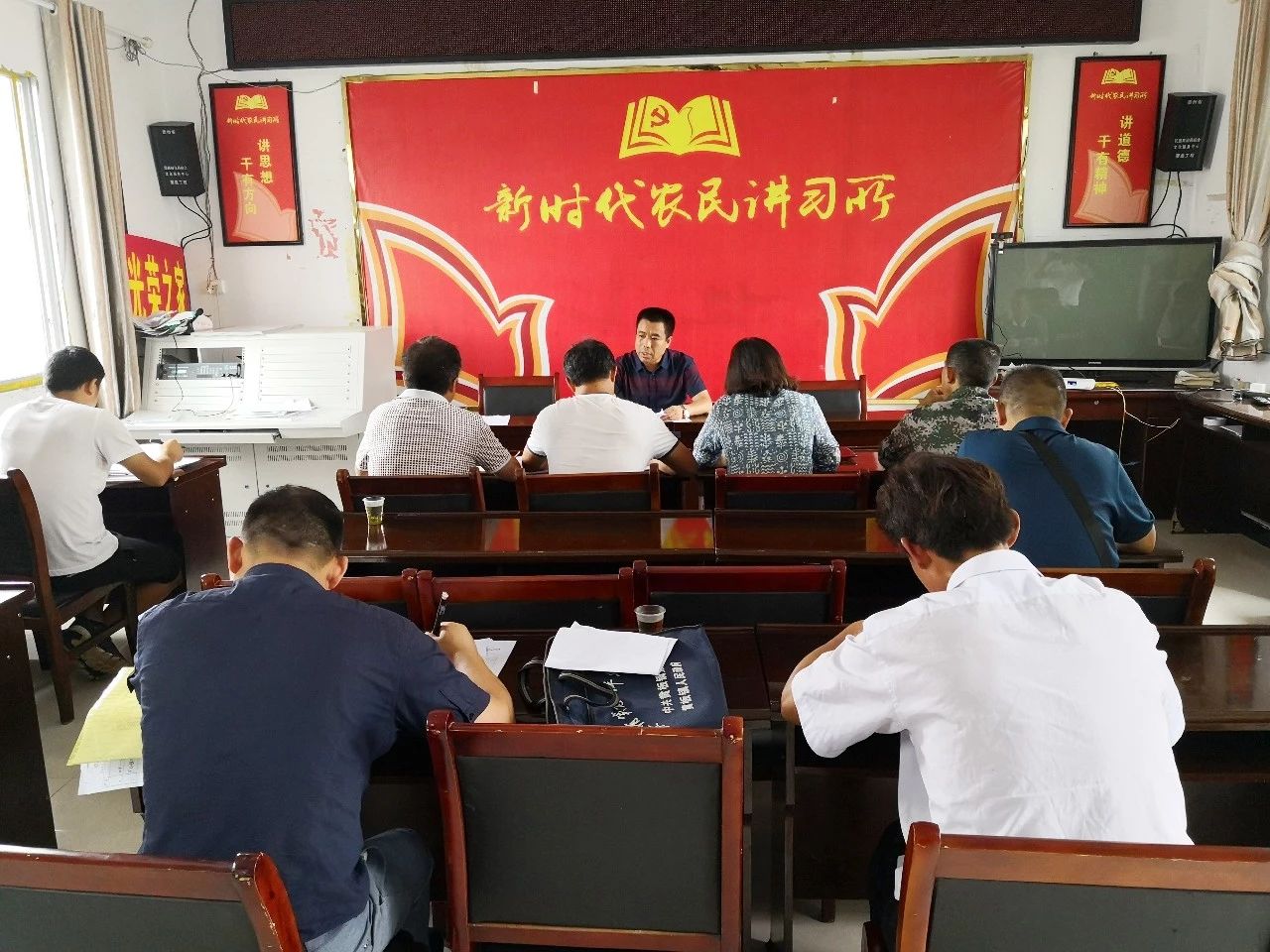 镜头 || 松桃纪委监委开展脱贫攻坚专项监督检查