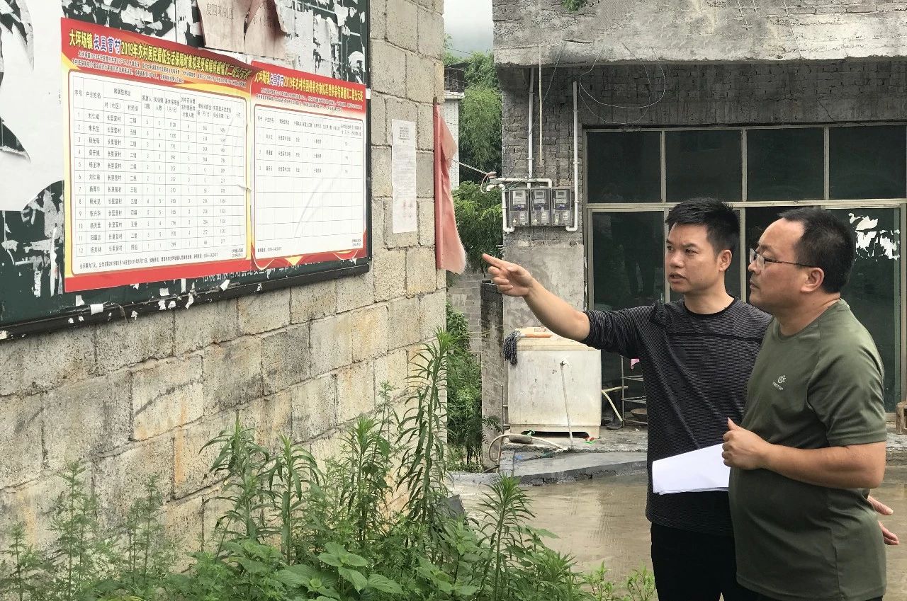 镜头 || 松桃纪委监委开展脱贫攻坚专项监督检查