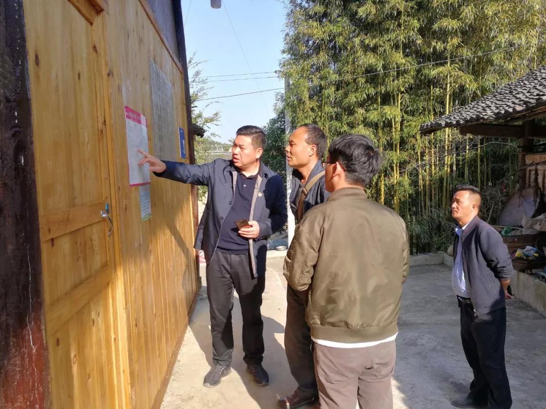 聚焦脱贫攻坚镜头|松桃纪委监委专项督查脱贫攻坚作风问题