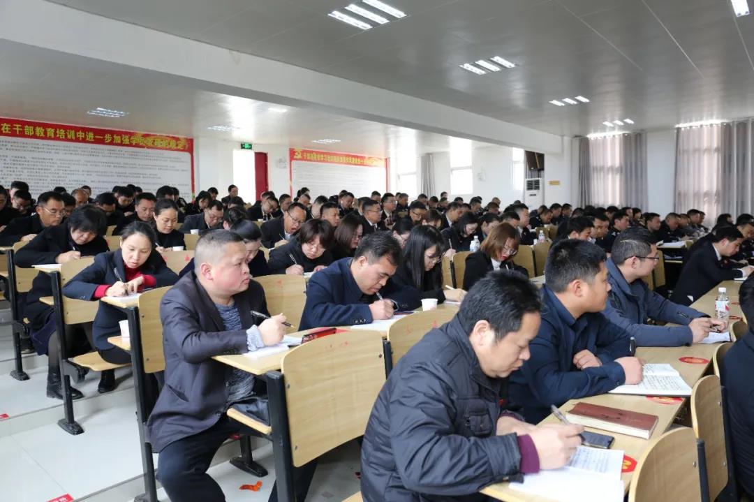 松桃召开政法系统廉政教育报告会